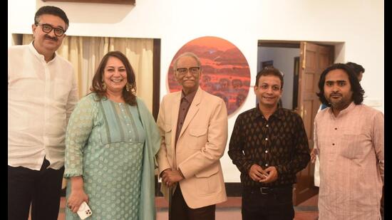 Artist Kishore Sahu with curator Vandana Sehgal, chief guest Raj Bisaria, additional chief secretary Navneet Sehgal and coordinator Bhupendra Asthana. (Deepak Gupta/HT)