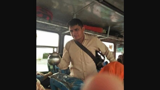 The image posted on Twitter shows the bus conductor offering water to passengers.(Twitter/@AwanishSharan)