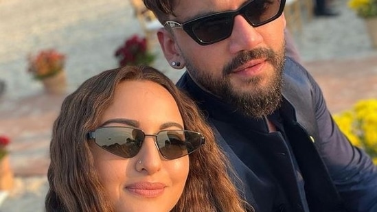 Xxx Sonakshi Sinha Boor - Sonakshi Sinha and Zaheer Iqbal say 'I Love You' to each other. Watch video  | Bollywood - Hindustan Times