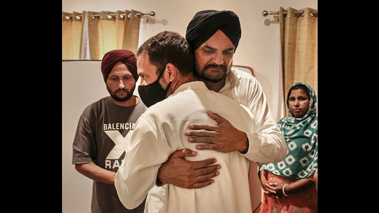 *@INCIndia ON TUESDAY, JUNE 7, 2022** Mansa: Congress leader Rahul Gandhi meets grieving family of late singer and Congress leader Sidhu Moosewala, in Mansa. (PTI Photo)(PTI06_07_2022_000067B) (PTI/Twitter/@INCIndia)