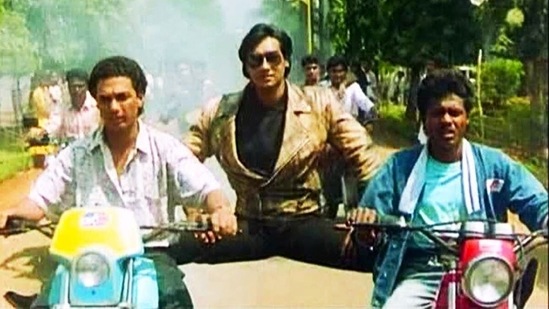 Ajay Devgn in a still from Phool Aur Kaante.&nbsp;