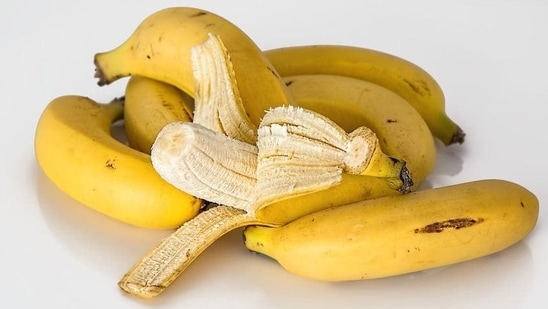 Eat potassium rich foods like green leafy vegetables, raisins, apricots, spinach, avocado and bananas. Eating too much sodium on the other hand can increase bloating.(Pixabay)
