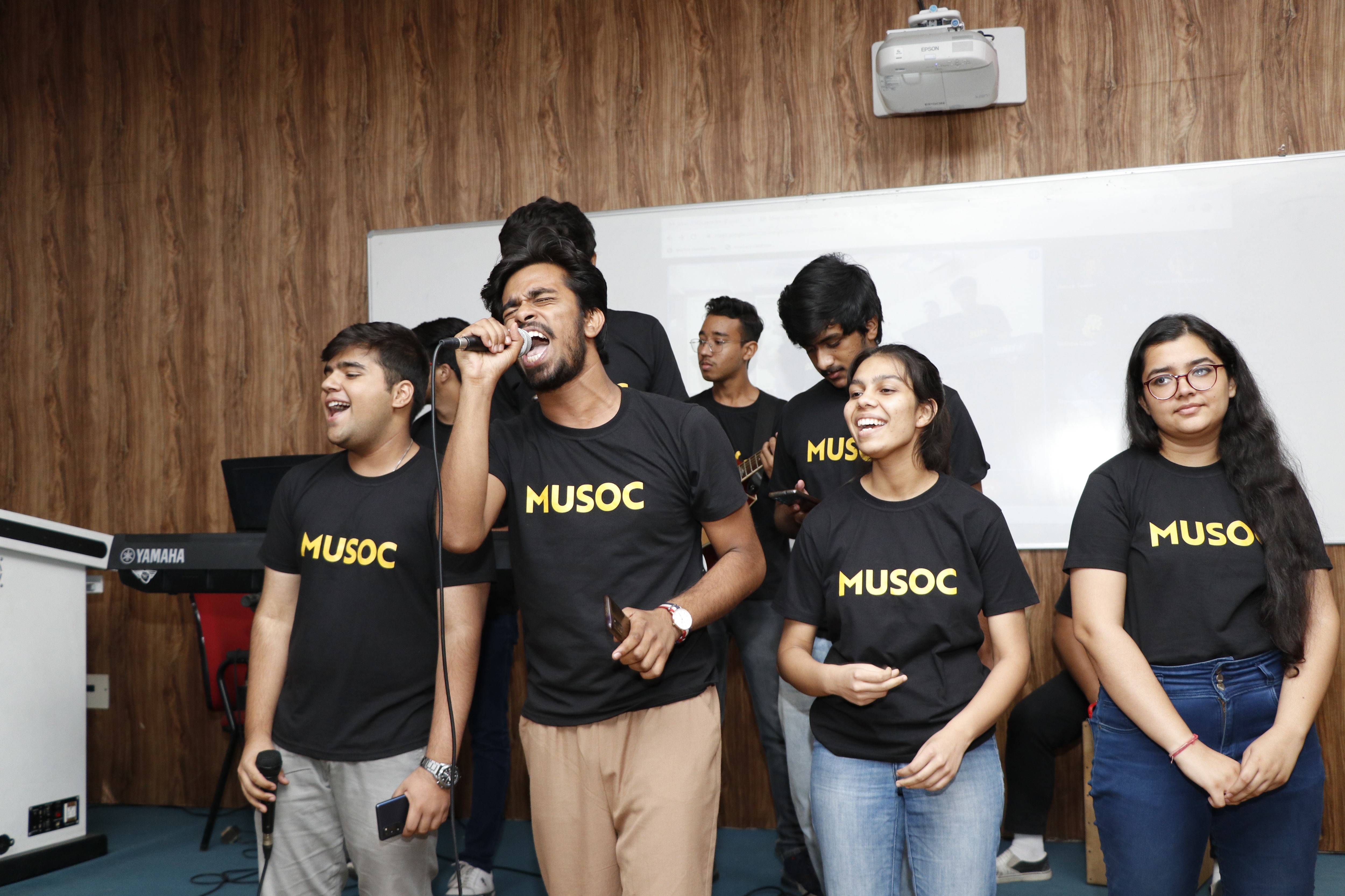 Members of MUSOC sang KK’s rendition of Khuda Jaane and Alvida, among other songs. (Photo: Dhruv Sethi/HT) Members of MUSOC sang KK’s rendition of Khuda Jaane and Alvida, among other songs. (Photo: Dhruv Sethi/HT)