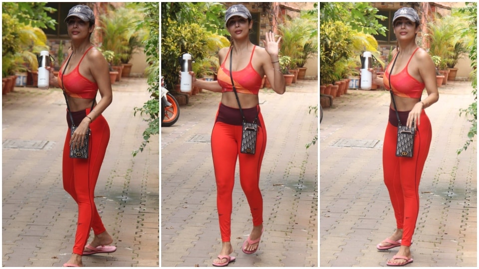 Malaika Arora snapped outside her yoga studio. (HT Photo/Varinder Chawla) Malaika Arora snapped outside her yoga studio. (HT Photo/Varinder Chawla)