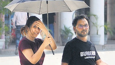 Shoppers taking refuge under an umbrella at the Sector 17 Plaza in Chandigarh. At 43.6°C, the maximum temperature on Wednesday was 4.7 degrees above normal. (Ravi Kumar/HT)