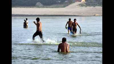 Visitors enjoying at a bathing ghat in Prayagraj (HT File) Visitors enjoying at a bathing ghat in Prayagraj (HT File)