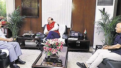 (From left), Delhi CM Arvind Kejriwal, LG Vinai Kumar Saxena, and Deputy CM Manish Sisodia. (HT Photo)
