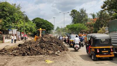 Road digging works during the monsoon invite accidents and traffic jams. (Rahul Raut/HT PHOTO) Road digging works during the monsoon invite accidents and traffic jams. (Rahul Raut/HT PHOTO)