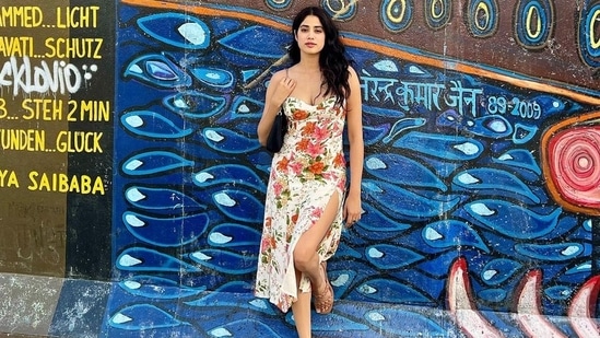 One photo saw Janhvi pose in front of another vibrant graffiti wall, featuring text in Devanagari, as well as the Indian flag.