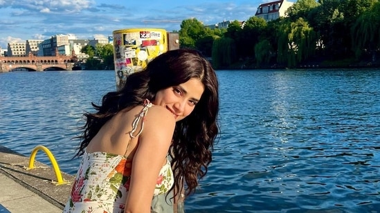 Janhvi Kapoor is taking a break from filming Bawaal with Varun Dhawan. She shared photos of her sight-seeing in Berlin on Wednesday.