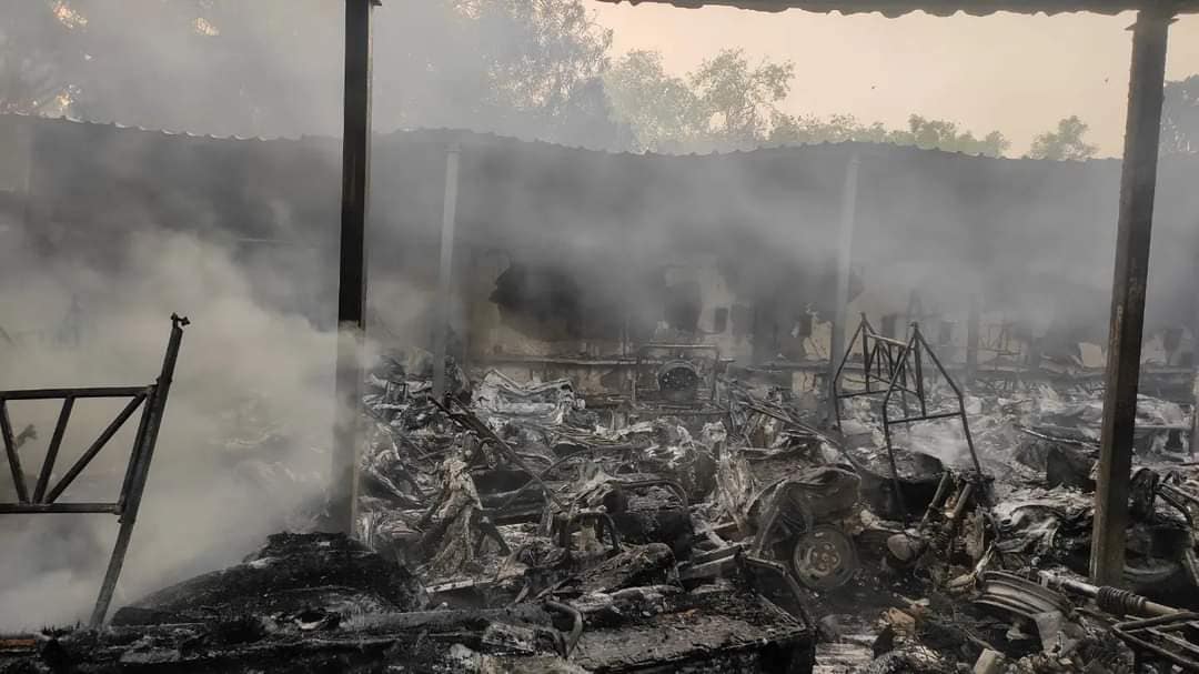 Dozens of e-rickshaws burnt to ashed in a major fire in Delhi's Jamia Nagar.(ANI) Dozens of e-rickshaws burnt to ashed in a major fire in Delhi's Jamia Nagar.(ANI)