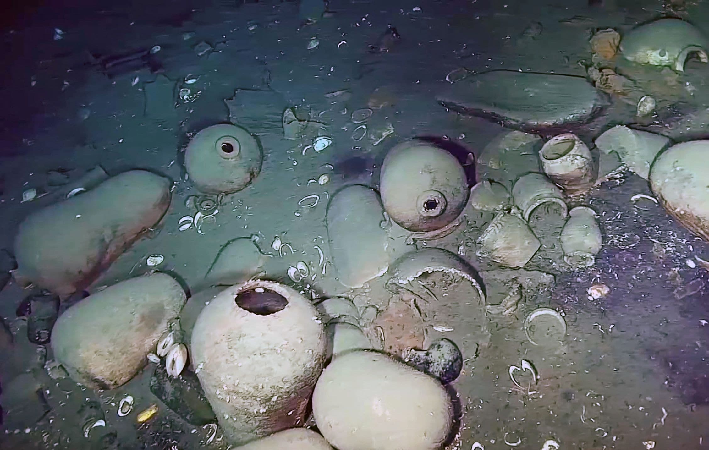 Screen grab of a video released by the Colombian Presidency showing images of the wrecked Spanish galleon San Jose, off the coast of Cartagena, in the Caribbean Sea, Colombia. (AFP) Screen grab of a video released by the Colombian Presidency showing images of the wrecked Spanish galleon San Jose, off the coast of Cartagena, in the Caribbean Sea, Colombia. (AFP)