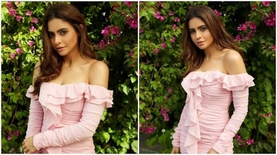 Aamna Sharif’s sense of sartorial fashion always manages to make us drool. The actor keeps setting the standards of fashion higher for us with every post on her Instagram profile. A day back, Aamna brushed our midweek blues away with a set of pictures of herself slaying the summer look in pastel shades. Take a look at her pictures here. (Instagram/@aamnasharifofficial) Aamna Sharif’s sense of sartorial fashion always manages to make us drool. The actor keeps setting the standards of fashion higher for us with every post on her Instagram profile. A day back, Aamna brushed our midweek blues away with a set of pictures of herself slaying the summer look in pastel shades. Take a look at her pictures here. (Instagram/@aamnasharifofficial)