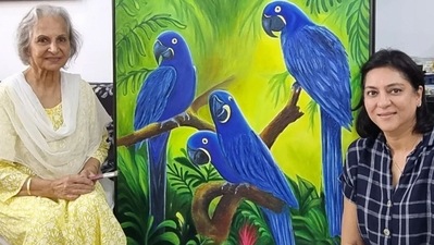 Waheeda Rehman at an art class with Priya Dutt.
