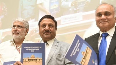 Chief election commission Rajiv Kumar (centre) during a press conference on President election at Vigyan Bhawan in New Delhi on Thursday. (Arvind Yadav/HT Photo) Chief election commission Rajiv Kumar (centre) during a press conference on President election at Vigyan Bhawan in New Delhi on Thursday. (Arvind Yadav/HT Photo)