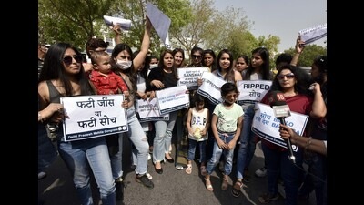 Ripped jeans and smashed patriarchy: Delhi Pradesh Mahila Congress workers protesting against former Uttarakhand chief minister Tirath Singh Rawat’s comment on women on March 19, 2021. (Sanjeev Verma/HT PHOTO) Ripped jeans and smashed patriarchy: Delhi Pradesh Mahila Congress workers protesting against former Uttarakhand chief minister Tirath Singh Rawat’s comment on women on March 19, 2021. (Sanjeev Verma/HT PHOTO)