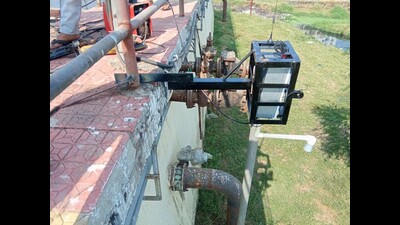 A flood sensor installed at Chinchpada in Kalyan (E). Kalyan Dombivli Municipal Corporation has set up flood sensors at 10 locations in the twin cities ahead of this year’s monsoon. (HT PHOTO) A flood sensor installed at Chinchpada in Kalyan (E). Kalyan Dombivli Municipal Corporation has set up flood sensors at 10 locations in the twin cities ahead of this year’s monsoon. (HT PHOTO)