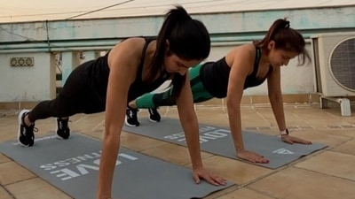 Katrina Kaif's trainer Yasmin Karachiwala shares 3 minute shoulder workouts to lose arm fat (Instagram) Katrina Kaif's trainer Yasmin Karachiwala shares 3 minute shoulder workouts to lose arm fat (Instagram)