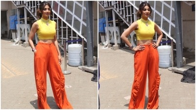 Shilpa chose a yellow sleeveless fitted top featuring a round neckline, minimal floral pattern on the front and cropped hem length flaunting the star's toned midriff. She wore the short blouse with high-waisted pants in an orange hue, floor-grazing hem, cinched details on side patch pockets and a flared silhouette. (HT Photo/Varinder Chawla) Shilpa chose a yellow sleeveless fitted top featuring a round neckline, minimal floral pattern on the front and cropped hem length flaunting the star's toned midriff. She wore the short blouse with high-waisted pants in an orange hue, floor-grazing hem, cinched details on side patch pockets and a flared silhouette. (HT Photo/Varinder Chawla)