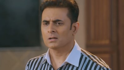 Ye Rishta Kya Kehlata Hai's latest episode sees Harshvardhan apologise to Manjari.