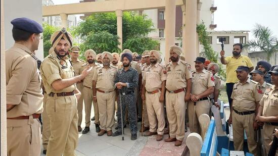 Ropar Range DIG Gurpreet Singh Bhullar briefing the police teams ahead of the search operation at three housing societies in Mohali on Thursday. (HT Photo)