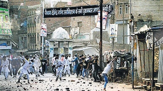 Kanpur violence: Forty people were injured,15 of them policemen.(PTI photo)