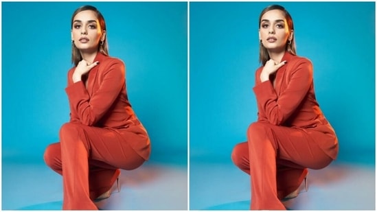 Manushi teamed a brick red blazer with a pair of brick red formal trousers. Manushi’s blazer featured backless details.(Instagram/@manushi_chhillar)