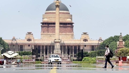 Mirage outside Rashtrapati Bhawan, in New Delhi,(Arvind Yadav/Hindustan Times)