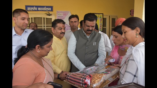 Union minister of state for the panchayati raj Kapil Moreshwar Patil praised Haryana chief minister Manohar Lal Khattar and officials of the state government for ensuring implementation of different schemes under the panchayati raj at grounds level. (HT Photo)