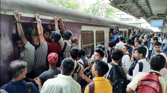 Thane, India - June 09, 2022: Commuters have a harrowing time getting into a crowded suburban local train at Kalwa railway station, in Thane, Mumbai, India, on Thursday, June 09, 2022. (Praful Gangurde/HT Photo) (HT PHOTO)