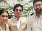 Shah Rukh Khan with Jayam Ravi and Aarthi Ravi at Nayanthara and Vignesh Shivan's wedding. Shah Rukh Khan with Jayam Ravi and Aarthi Ravi at Nayanthara and Vignesh Shivan's wedding.