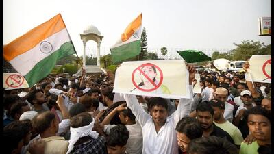 SDPI members stage a protest in Patna on Friday. (Santosh Kumar/HT Photo) SDPI members stage a protest in Patna on Friday. (Santosh Kumar/HT Photo)