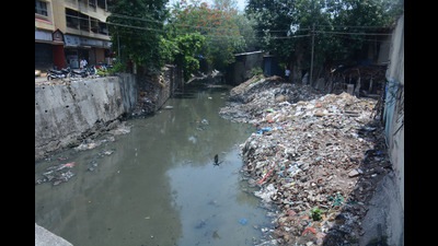 Jari Mari Nullah in Kalyan (W). Pre-monsoon rain on Thursday has washed away Kalyan Dombivli Municipal Corporation’s claims of completing 80-90% cleaning work of the nullahs. (PRAFUL GANGURDE/HT PHOTO) Jari Mari Nullah in Kalyan (W). Pre-monsoon rain on Thursday has washed away Kalyan Dombivli Municipal Corporation’s claims of completing 80-90% cleaning work of the nullahs. (PRAFUL GANGURDE/HT PHOTO)