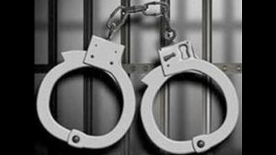 2 arrested for demanding extortion money