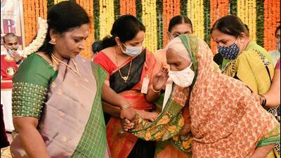 Over 300 women attended the ‘Mahila Darbar’ held by Telangana governor Tamilisai Soundararajan on Friday and shared their grievances and made suggestions. (HT Photo)
