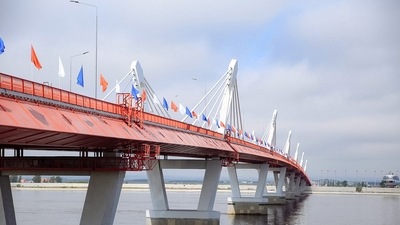 A view of the first border bridge over the Amur (Heilongjiang) river linking the Russian city of Blagoveshchensk and the Chinese city of Heihe during its inauguration ceremony on Friday. (AFP)