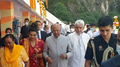 President Ram Nath Kovind was accompanied by J&K lieutenant governor (LG) Manoj Sinha to the Shri Mata Vaishno Devi shrine. (ANI)