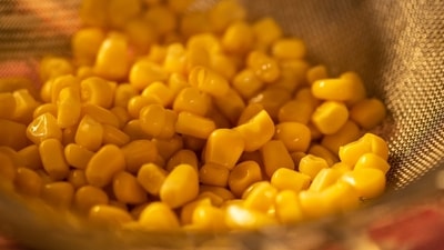 1. Ready to eat sweet corn - While travelling, there might be a situation where you can’t find preferable food options. For such scenarios carrying snacks that are filling and delicious is a must., like the ready-to-eat sweet corn that comes in a retort packaging, retains moisture and keeps the corn fresh even without refrigeration. It is a lip-smacking option available in tangy and delightful range of flavours — Lemon Pepper, Barbeque, Natural and Butter that caters to different taste preferences. (Image by Andreas Göllner from Pixabay ) 1. Ready to eat sweet corn - While travelling, there might be a situation where you can’t find preferable food options. For such scenarios carrying snacks that are filling and delicious is a must., like the ready-to-eat sweet corn that comes in a retort packaging, retains moisture and keeps the corn fresh even without refrigeration. It is a lip-smacking option available in tangy and delightful range of flavours — Lemon Pepper, Barbeque, Natural and Butter that caters to different taste preferences. (Image by Andreas Göllner from Pixabay )