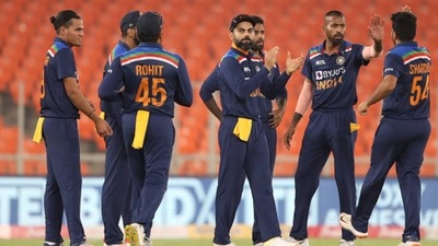 India players celebrate the dismissal of England player Jason Roy (Getty Images)