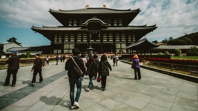 Japan tentatively reopens borders to overseas visitors on package tours&nbsp; (Belle Co)