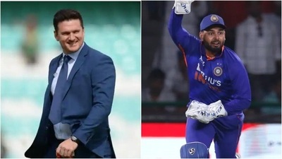 Graeme Smith (L); Rishabh Pant (AP/BCCI)