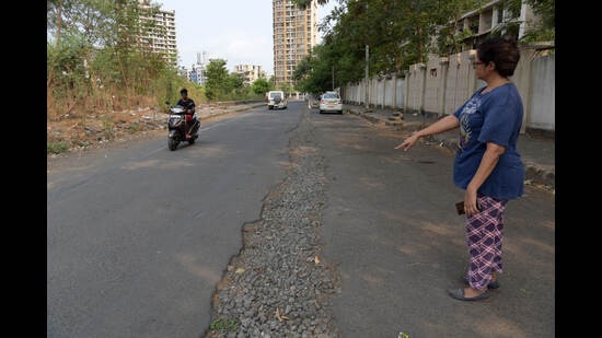 A resident points at the poor road condition in Kharghar. Abysmal electoral representation is considered the main reason for poor development of certain nodes, says KTCWA. (BACHCHAN KUMAR/HT PHOTO) A resident points at the poor road condition in Kharghar. Abysmal electoral representation is considered the main reason for poor development of certain nodes, says KTCWA. (BACHCHAN KUMAR/HT PHOTO)