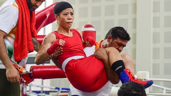 Boxer Mary Kom being taken out of the boxing ring after getting injured during her match at the Elite Women CWG Trials 2022, at Indira Gandhi stadium, in New Delhi, Friday, June 10, 2022.(PTI)