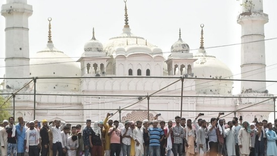 A massive crowd gathered at the Tilewali mosque in Lucknow on Friday.(Deepak Gupta / HT Photo)