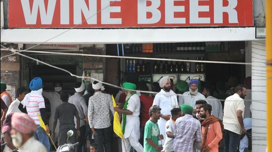 New excise policy: Hike in licence fee, VAT to hit hospitality sector, says Punjab hotel association (HT FILE)