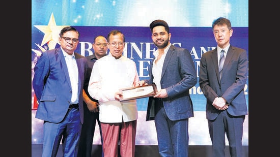 Femina by Bunny Arora: FASHION LABEL OF THE YEAR: Union minister of state for commerce and industry Som Parkash presenting the certificate to Bunny Arora. Femina by Bunny Arora: FASHION LABEL OF THE YEAR: Union minister of state for commerce and industry Som Parkash presenting the certificate to Bunny Arora.