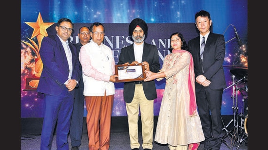 Fortis Hospital Mohali: MULTI SUPERSPECIALITY HOSPITAL OF THE YEAR: Abhijit Singh and Meena Batta receiving the certificate from Union minister of state for commerce and industry Som Parkash. Fortis Hospital Mohali: MULTI SUPERSPECIALITY HOSPITAL OF THE YEAR: Abhijit Singh and Meena Batta receiving the certificate from Union minister of state for commerce and industry Som Parkash.
