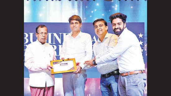 Pureway: E-COMMERCE BRAND OF THE YEAR: Union minister of state for commerce and industry Som Parkash presenting the certificate to Sanjeev Taneja, Mukesh Taneja and Akshay Kumar. Pureway: E-COMMERCE BRAND OF THE YEAR: Union minister of state for commerce and industry Som Parkash presenting the certificate to Sanjeev Taneja, Mukesh Taneja and Akshay Kumar.