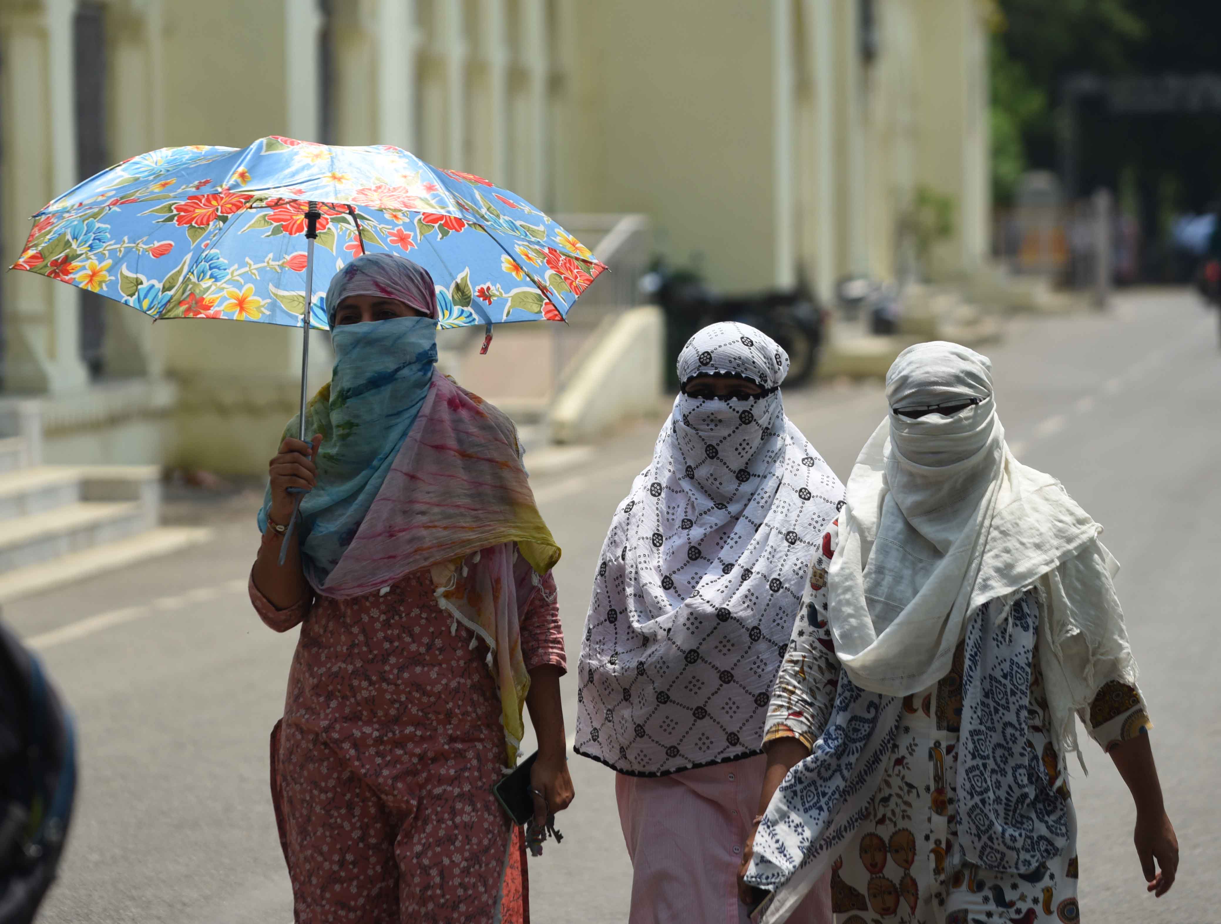 Delhi recorded a maximum temperature of 43.5 degrees Celsius at the Safdarjung observatory on Friday, June 10, 2022. (HT Photo)