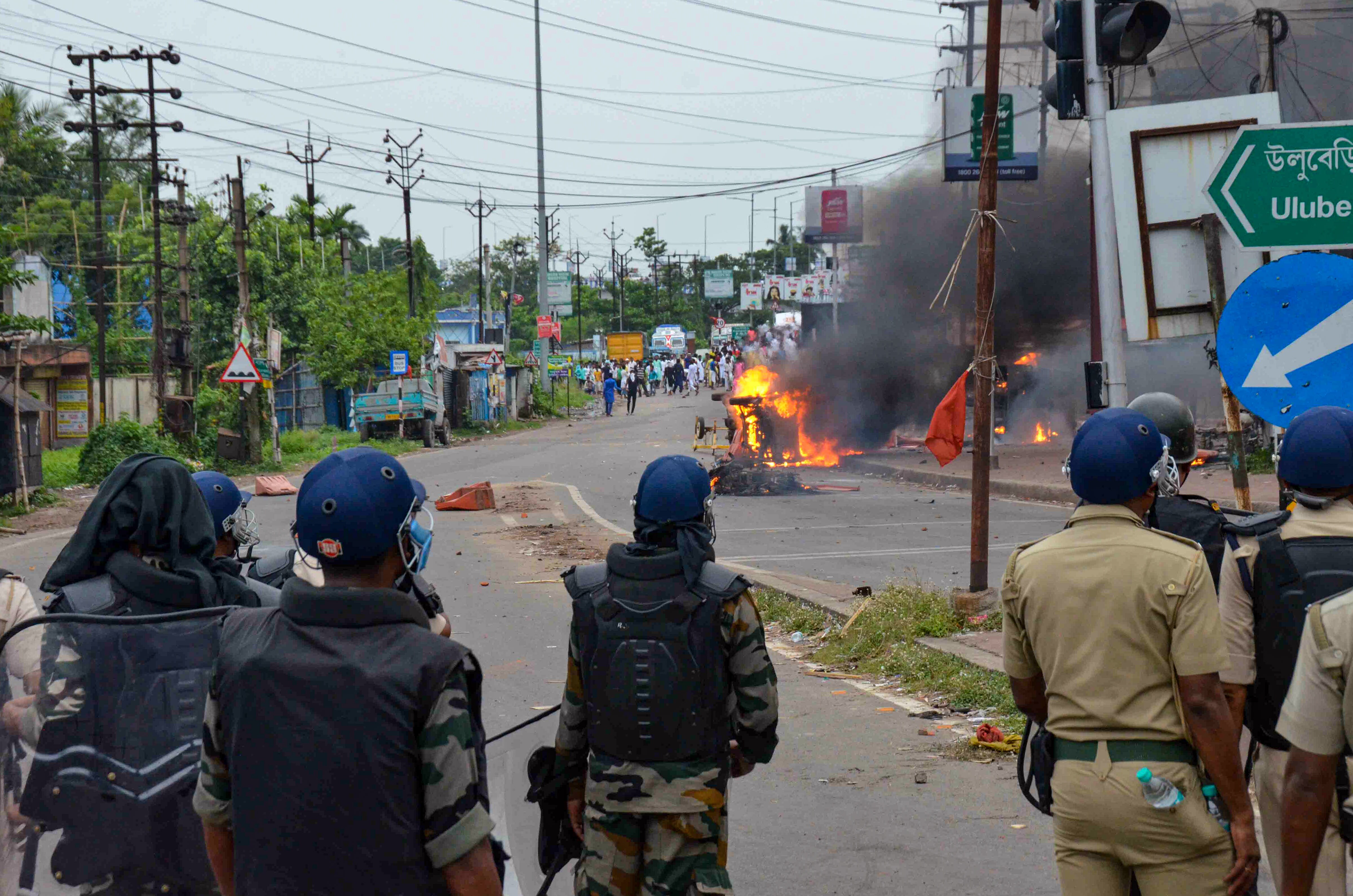 Security personnel try to maintain law and order as a vehicle is allegedly set ablaze by miscreants during a protest over controversial remarks on Prophet Mohammed, in West Bengal's Howrah district on Friday, June 10, 2022. (PTI Photo) Security personnel try to maintain law and order as a vehicle is allegedly set ablaze by miscreants during a protest over controversial remarks on Prophet Mohammed, in West Bengal's Howrah district on Friday, June 10, 2022. (PTI Photo)
